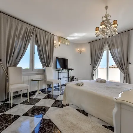 Ortenbach Guest house *